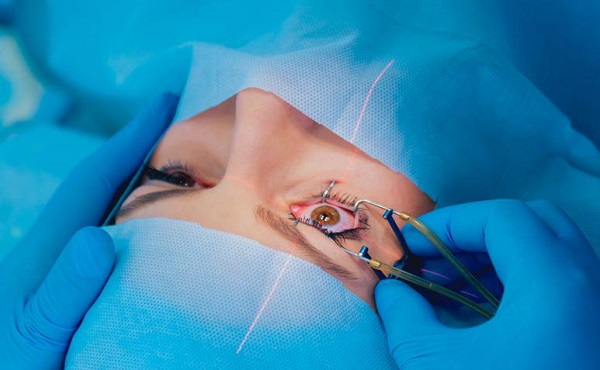 Visszavonták a budaörsi klinika egynapos szemészeti sebészetének működési engedélyét